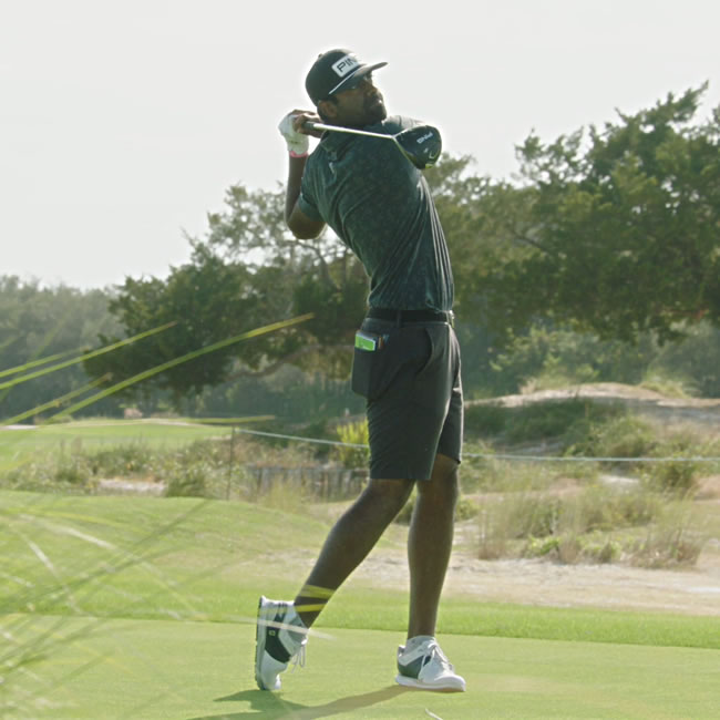 Golfer removing G430 driver headcover